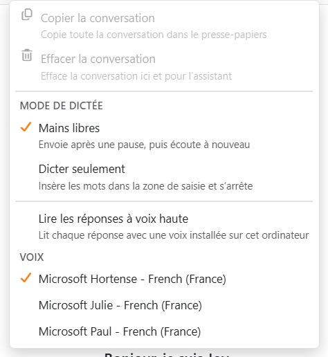 Le menu de l'engrenage : Copier la conversation et Effacer la
conversation, Mode de dictée avec Mains libres et Dicter seulement, Lire les réponses à voix haute, et la liste
Voix.
