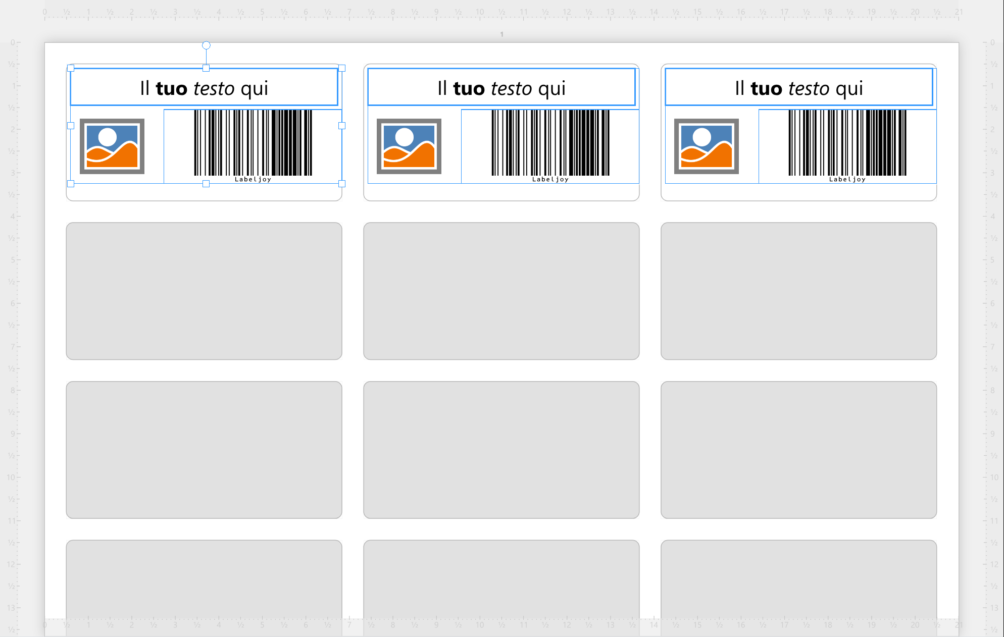 Il foglio di esempio con due elementi della prima
etichetta selezionati insieme, il testo e il barcode: ciascuno ha una sottile cornice blu, e una cornice con le
maniglie li racchiude entrambi.